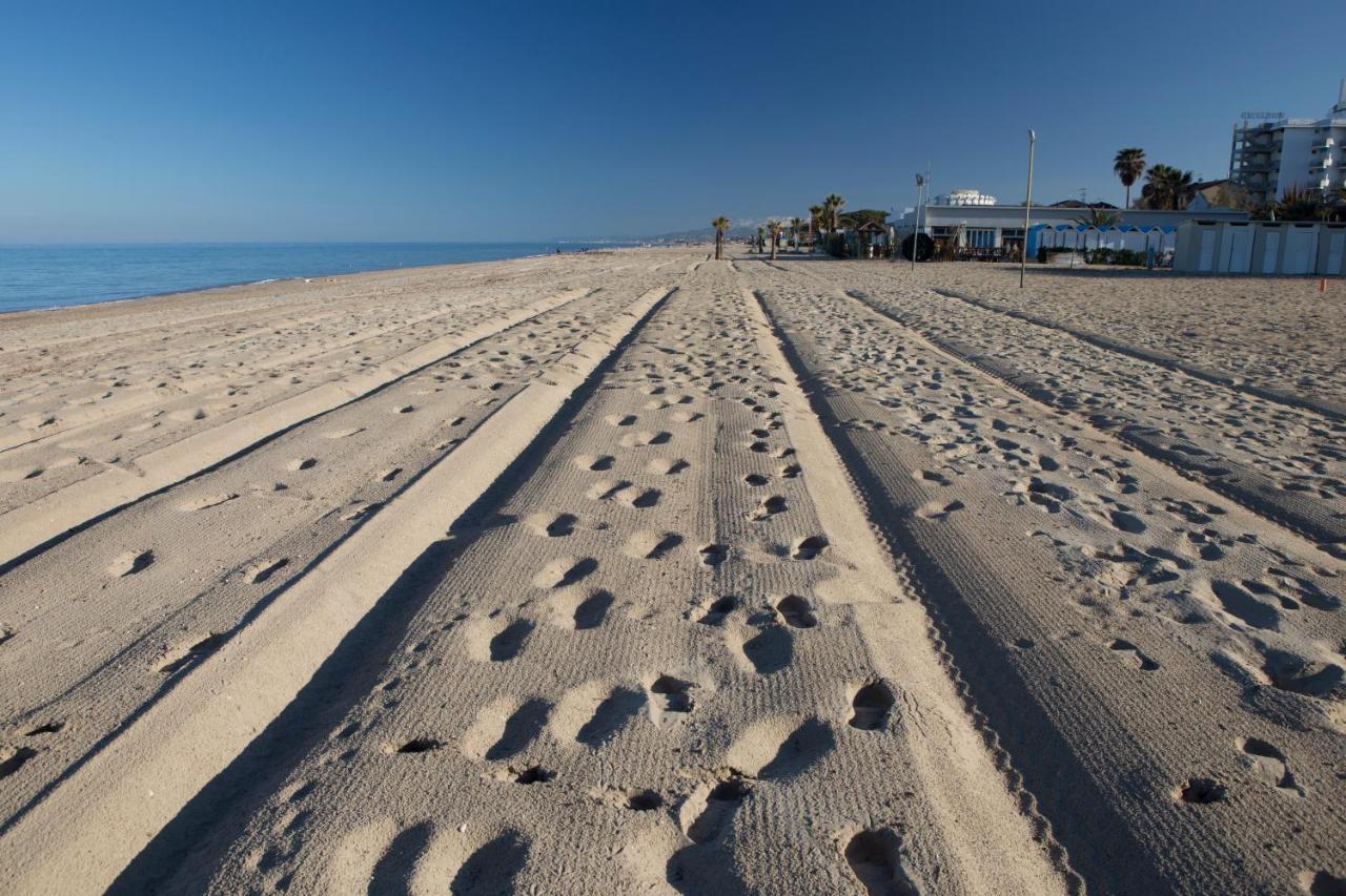 Residence Torre Del Mar Alba Adriatica Kültér fotó